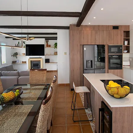 Lovely With Jacuzzi And Heated Pool *