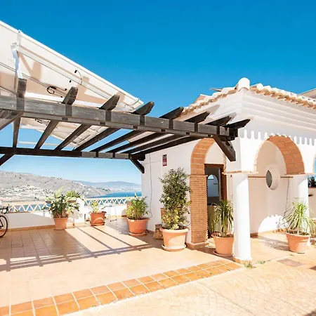 Lovely With Jacuzzi And Heated Pool Вилла