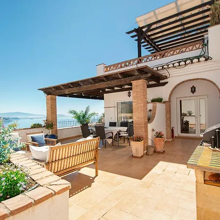 Вилла Lovely With Jacuzzi And Heated Pool Альмуньекар