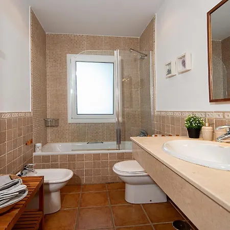 Lovely With Jacuzzi And Heated Pool Вилла Альмуньекар