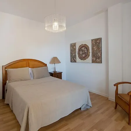 Вилла Lovely With Jacuzzi And Heated Pool *